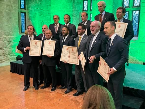 FERNANDO TAVARES PEREIRA INVESTIDO ACADÉMICO PELA ACADEMIA DA DIPLOMACIA E FRISOU QUE PRETENDE CONTINUAR…